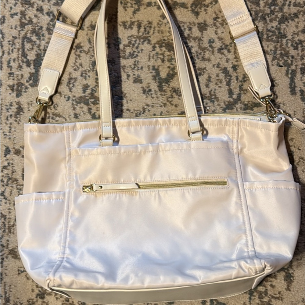 Viral travel tote